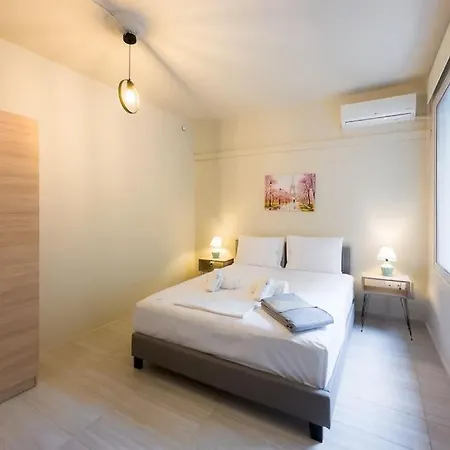 Modern Comfort Near Centre Apartment