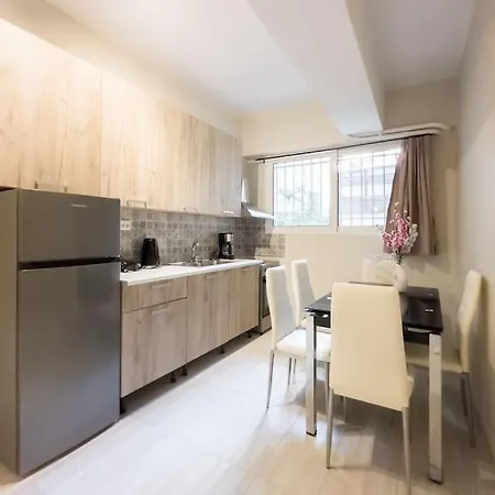 Modern Comfort Near Centre Apartment
