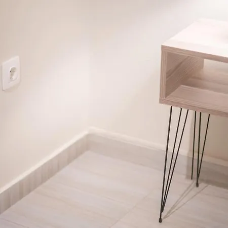 Modern Comfort Near Centre *