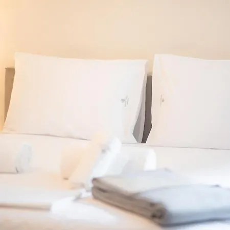 Modern Comfort Near Centre Apartment *
