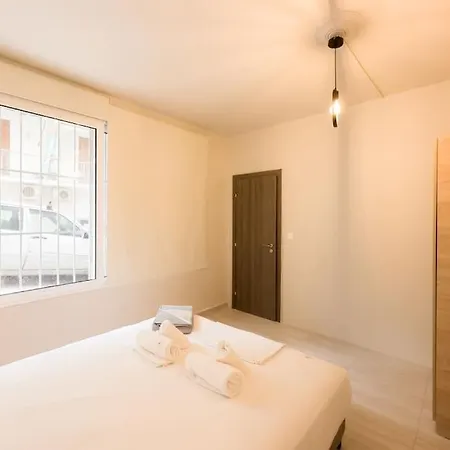 Modern Comfort Near Centre Apartment *