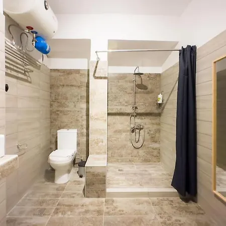 Modern Comfort Near Centre *