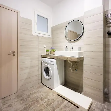 Modern Comfort Near Centre Athens